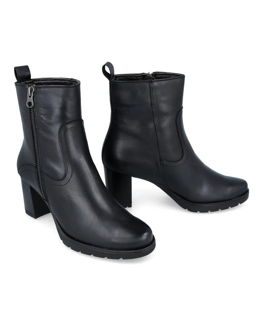 Desireé Leury22 Black heeled ankle boots