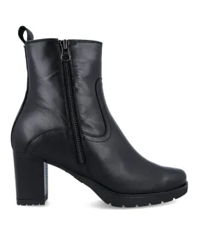 Desireé Leury22 Black heeled ankle boots