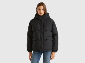 Short puffer jacket padded with recycled feathers - Black | Benetton